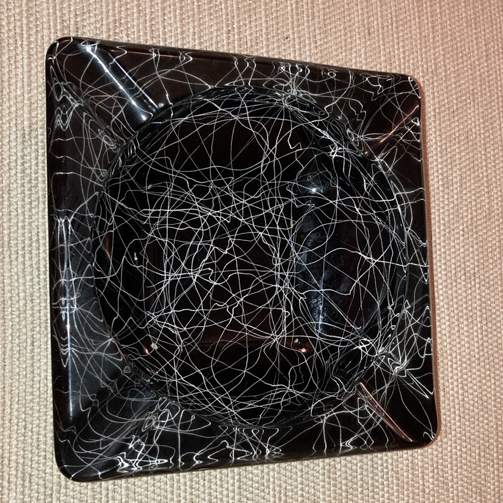 VTG SPAGHETTI STRING CIGARETTE ASHTRAY-SQUARE BLACK GLASS WITH WHITE PATTERN